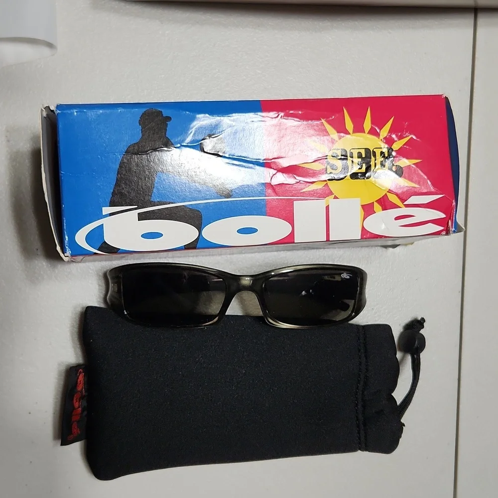 BOLLÉ authentic vintage Unisex sunglasses w/soft case+ microfiber cleaning cloth